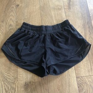Lululemon hotty hot shorts black size 6